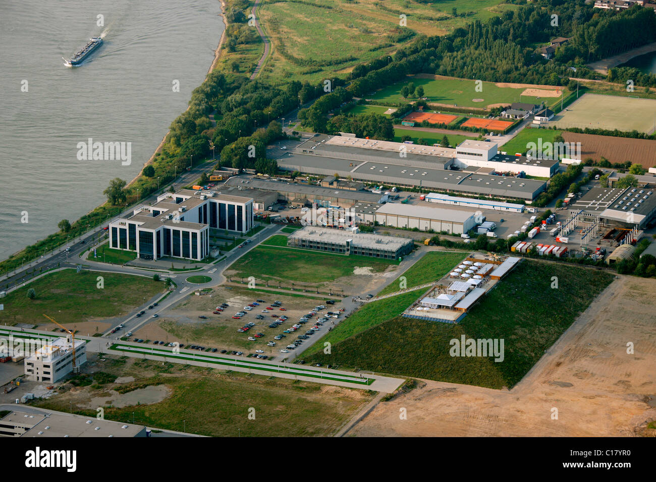 Fotografia aerea, ex motivi Shell, piramide beer garden, Reno, Monheim, Renania, Renania settentrionale-Vestfalia, Germania, Europa Foto Stock