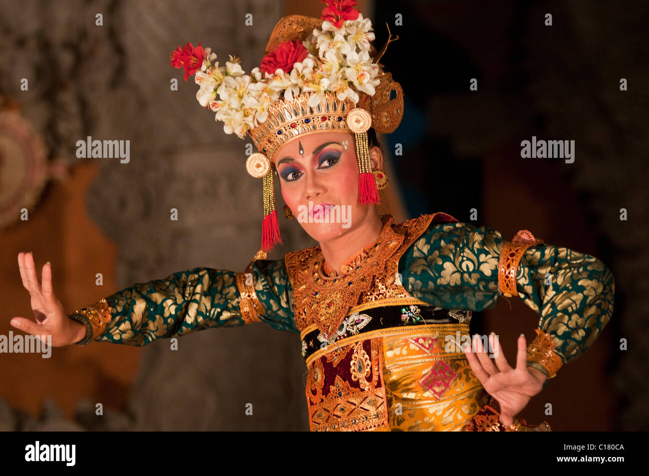 Legong Balinese danzatrice presso una perormance culturale di Ubud Foto Stock
