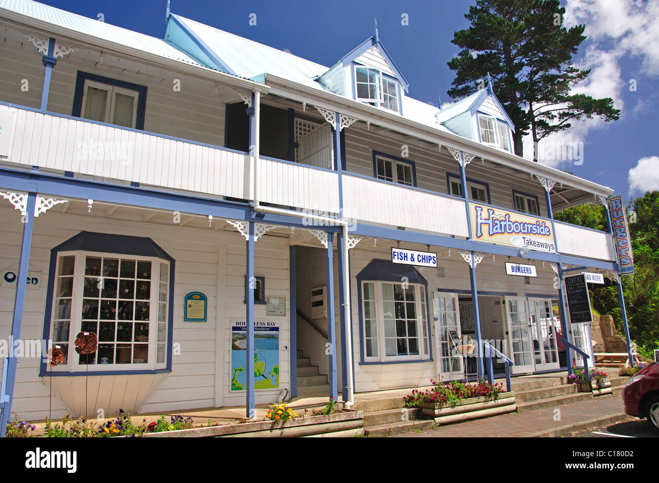 Storico negozio Wharf, Opononi, Hokianga distretto, regione di Northland, Isola del nord, Nuova Zelanda Foto Stock