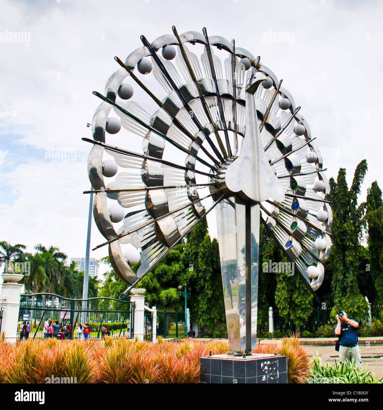 Peacock statua in piazza Merdeka Jakarta Indonesia Foto Stock