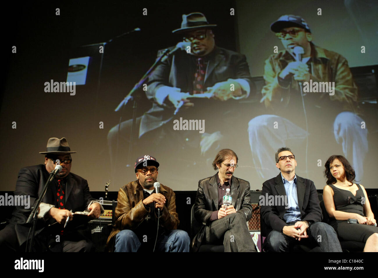 Stufato, Spike Lee, Richard Edson, John Tutturo e Rosie Perez Spike Lee celebra il ventesimo Annivesary di ' fare la cosa giusta" Foto Stock