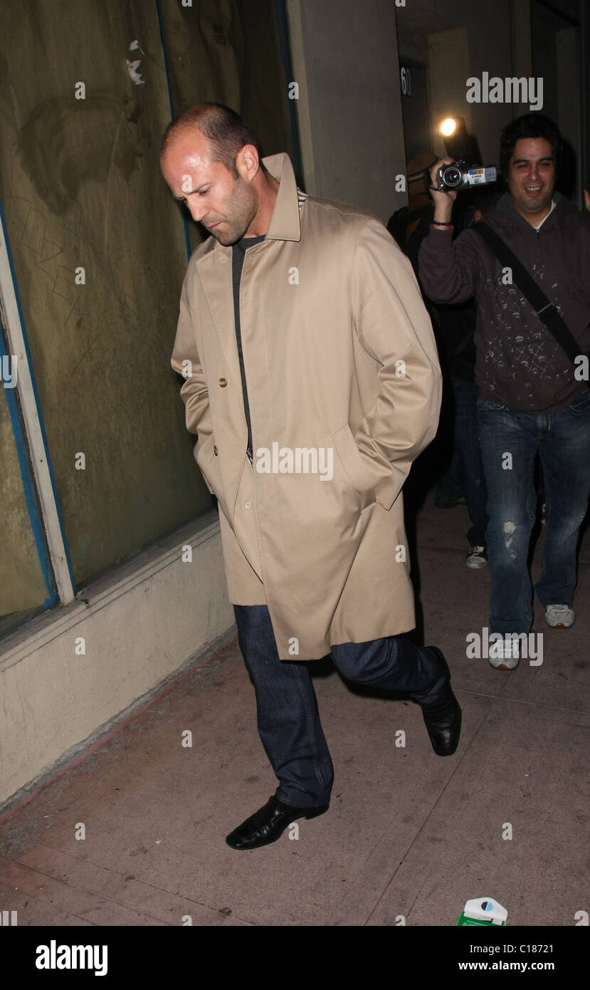 Jason Statham lascia Beso attraverso lo sportello posteriore di Los Angeles, California - 27.02.09 RHS/ Foto Stock