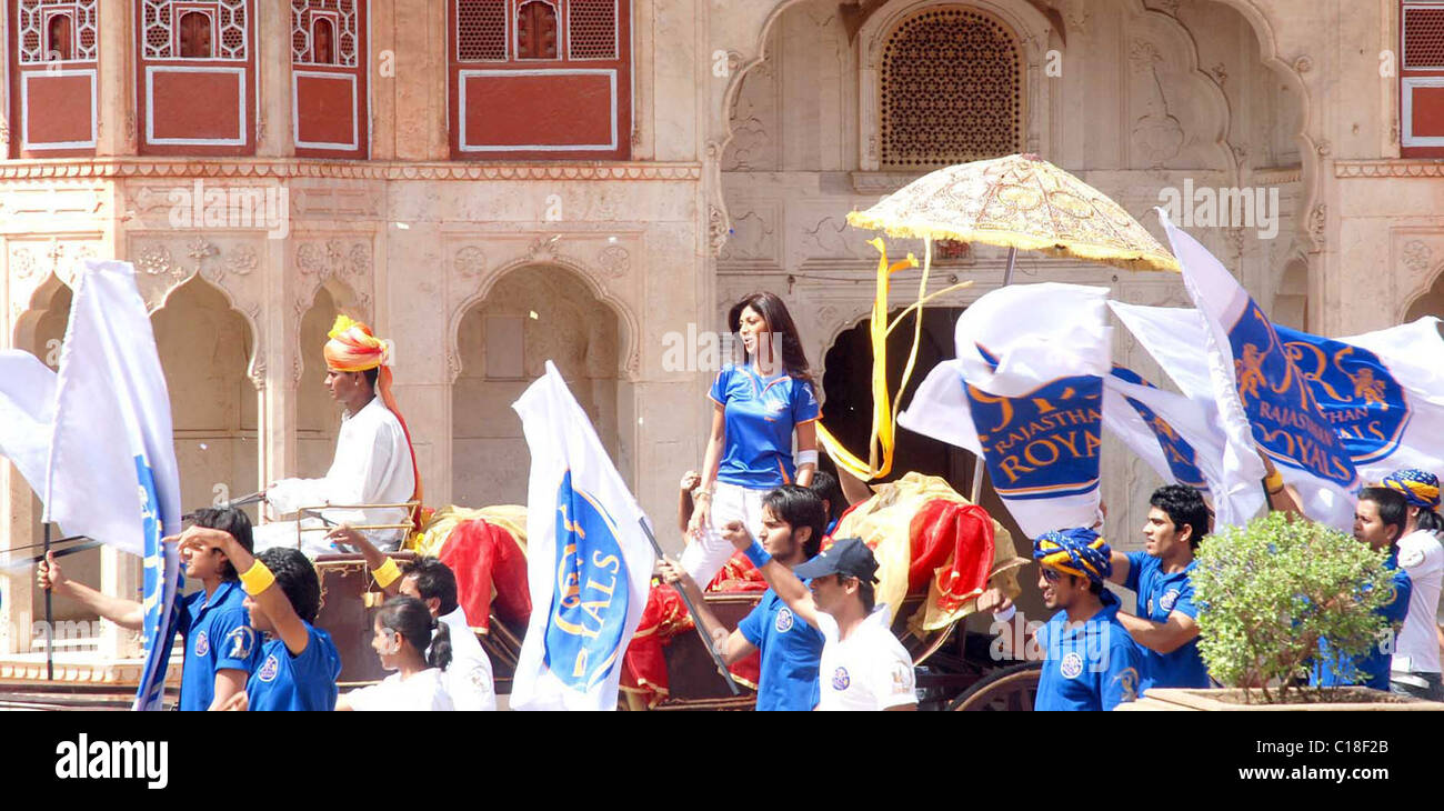 L'attrice di Bollywood Shilpa Shetty durante le riprese per il suo sistema di epilazione a luce pulsata di cricket il Rajasthan Royals India - Marzo 2009 Foto Stock