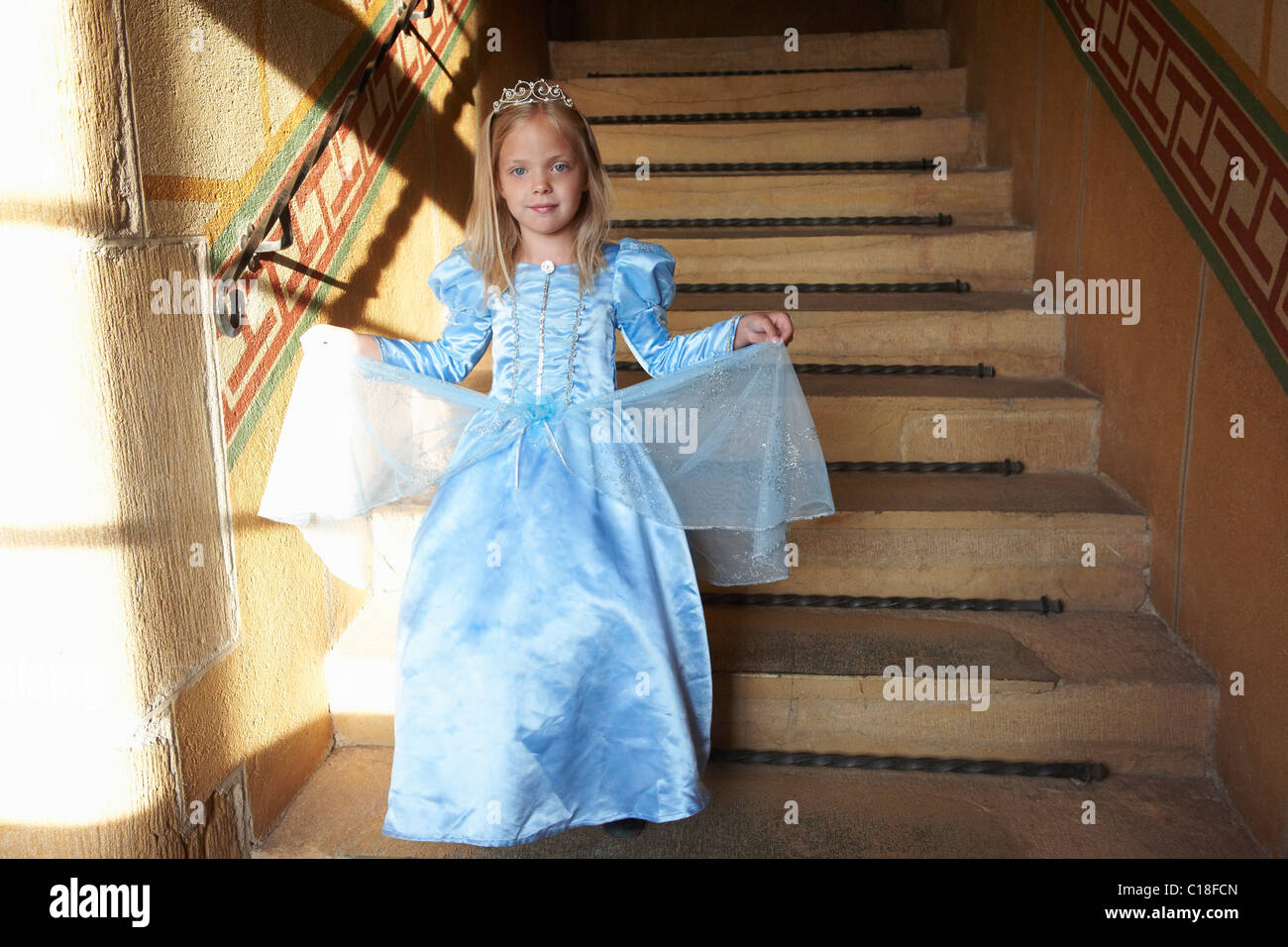 La principessa scendendo le scale Foto Stock