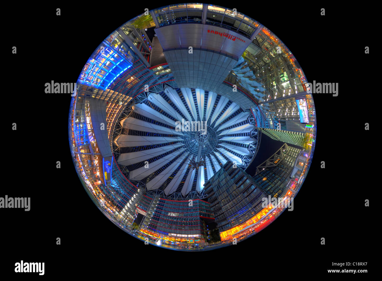 Fish-eye-lente shot di Sony Center di notte, Potsdamer Platz, Berlin, Germania, Europa Foto Stock