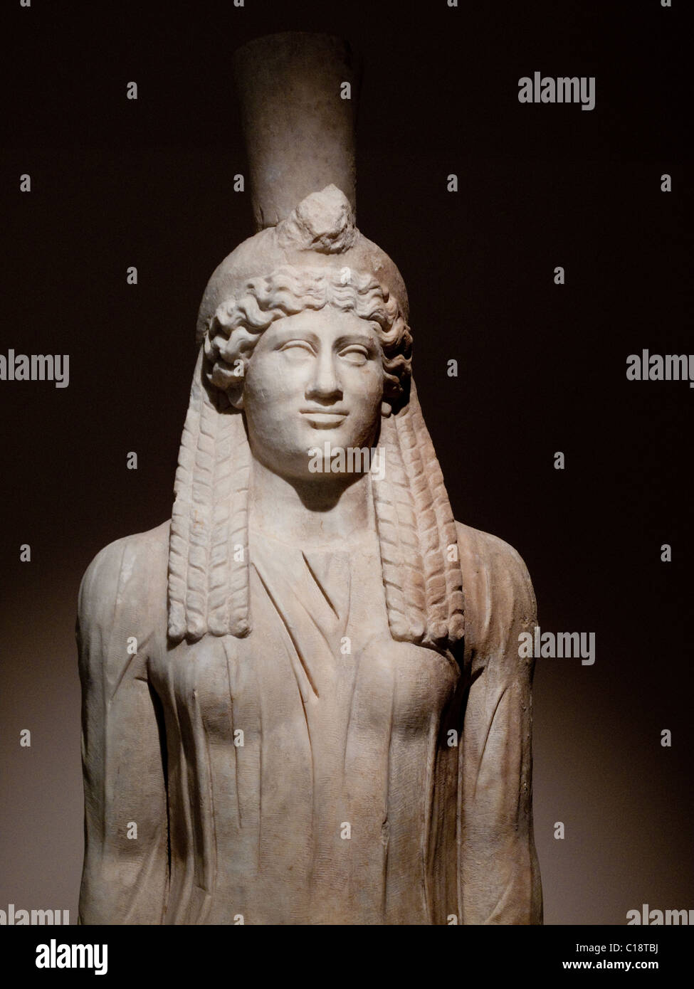 Statua della divinità egizia che attualmente risiedono presso il Museo Archeologico di Maratona Foto Stock