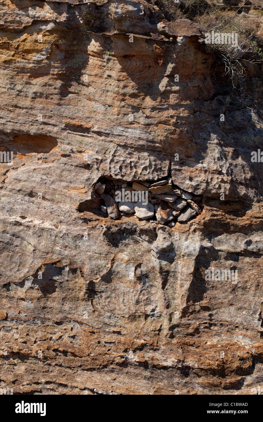 La sepoltura grotta sepolcrale della bara tribù, Madagascar. Isalo National Park. Foto Stock