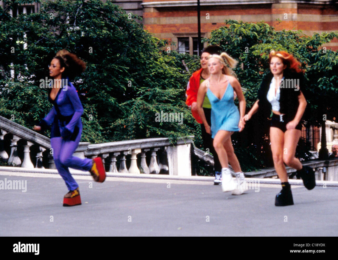 SPICEWORLD: il film (1997) MELANIE BROWN, MELANIE CHISHOLM, EMMA BUNTON, GERI HALLIWELL SPWR 005 COLLEZIONE MOVIESTORE LTD Foto Stock