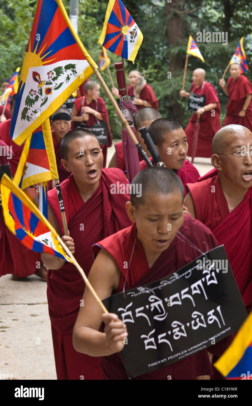 Monaci Tibetani in una protesta in India Foto Stock