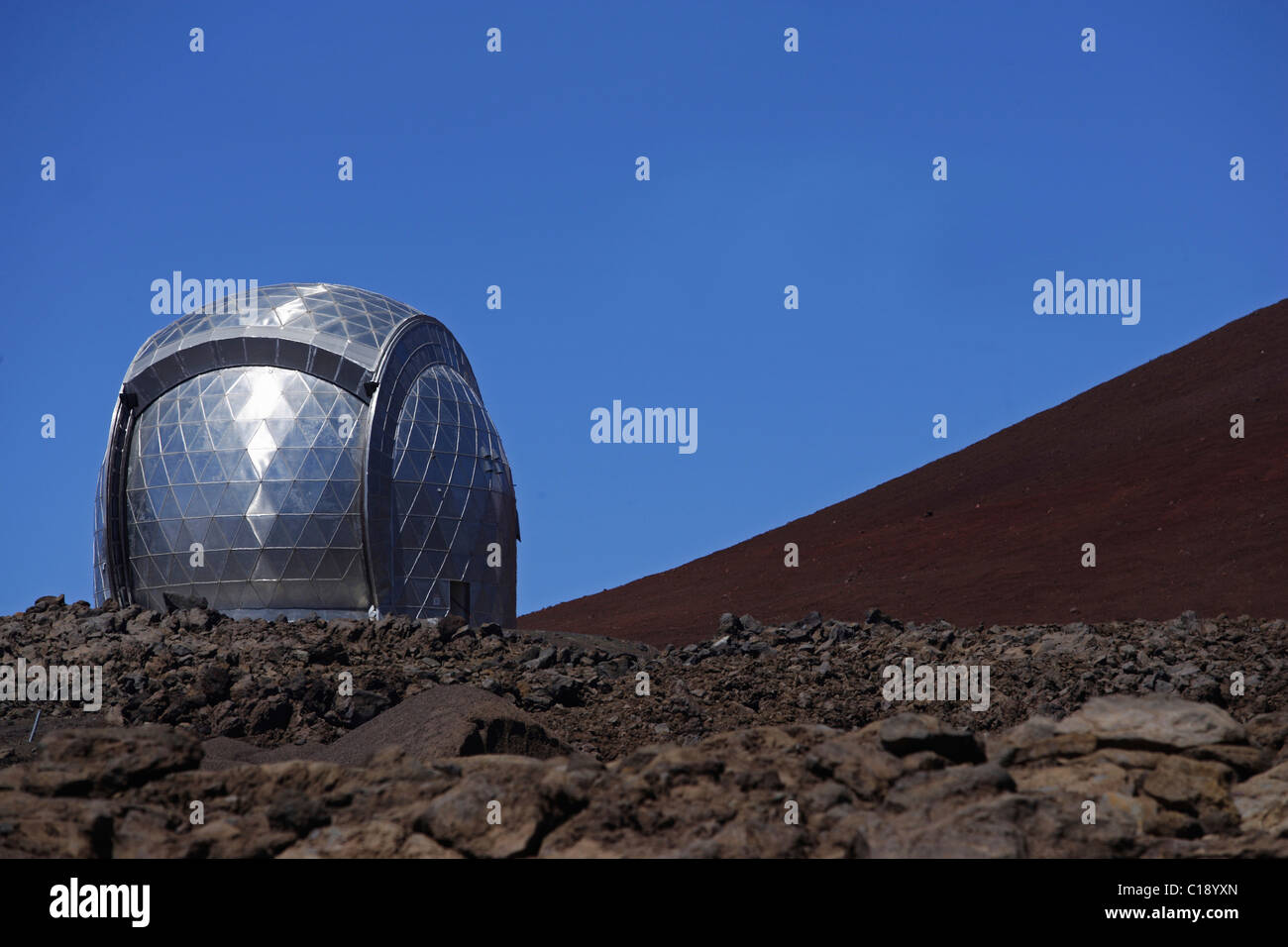 Caltech submillimetrico osservatorio, CSO, radio telescopio vicino alla cima del vulcano Mauna Kea, Hawaii, STATI UNITI D'AMERICA Foto Stock