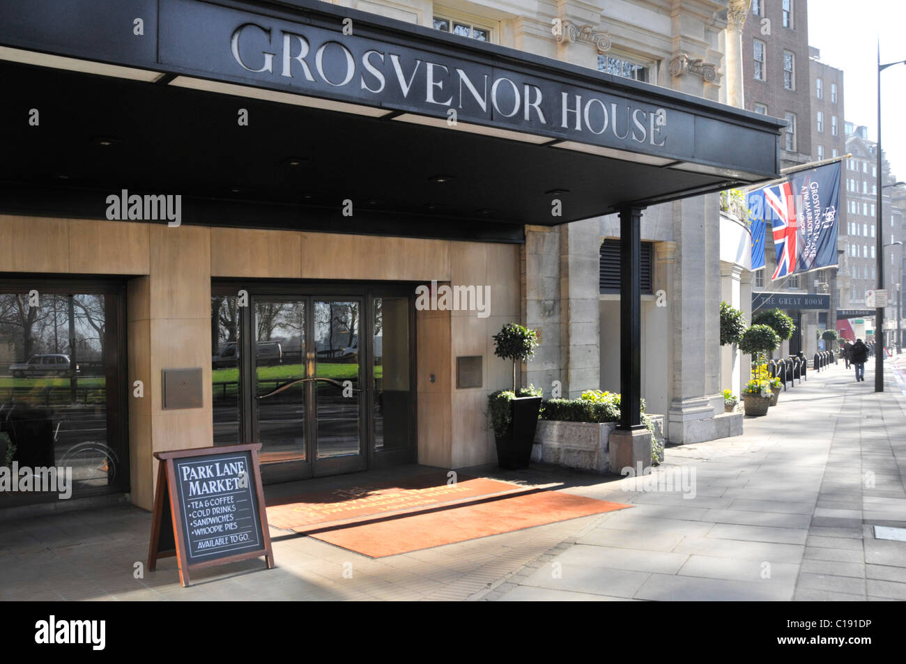 Grosvenor House Hotel di lusso 5 stelle in Mayfair Park Lane affacciato su Hyde Park & gestito da JW Marriott Hotel in London West End England Regno Unito Foto Stock