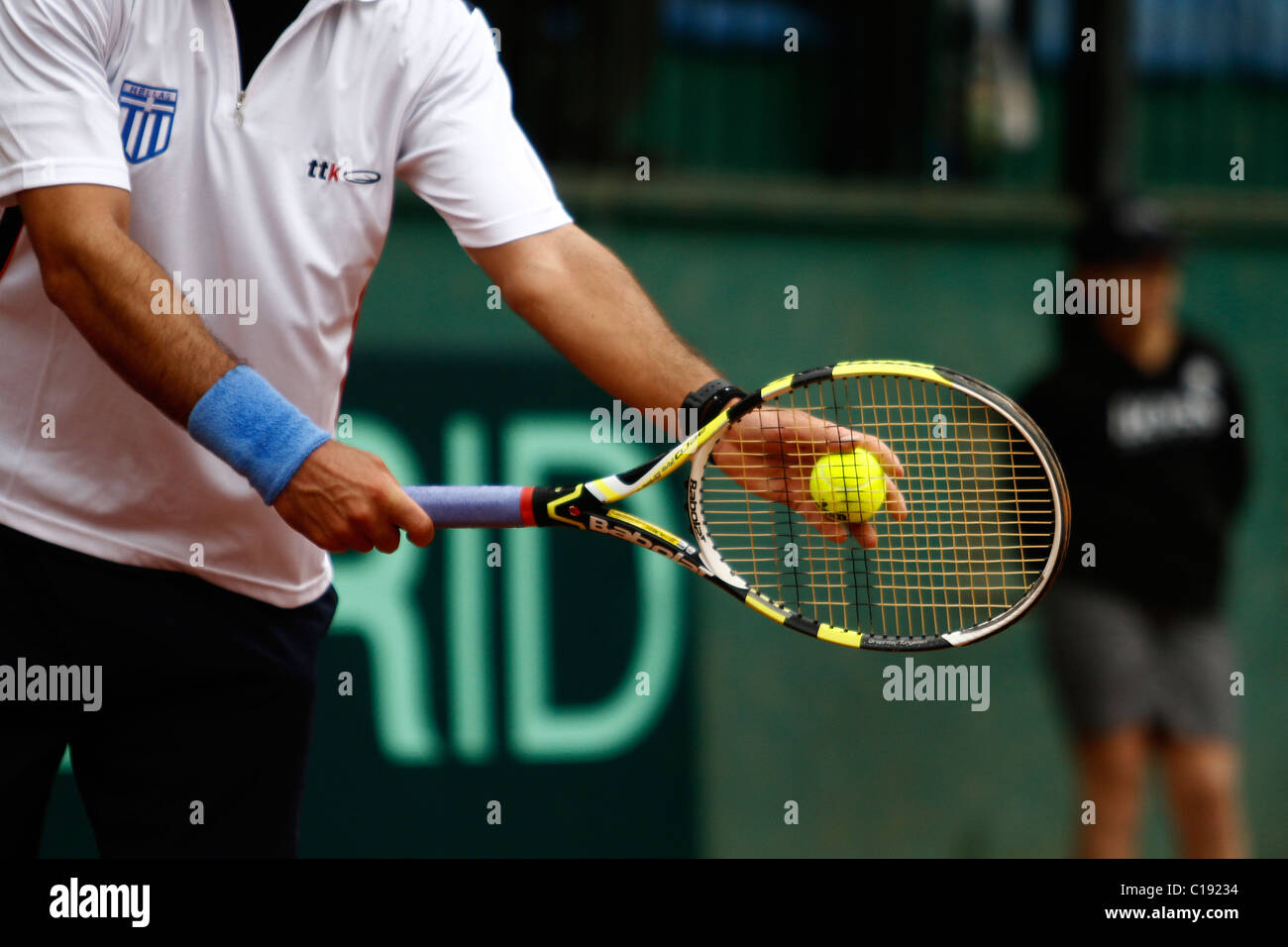 2011 Coppa Davis giocatore di tennis di flussaggio di servizio Foto Stock