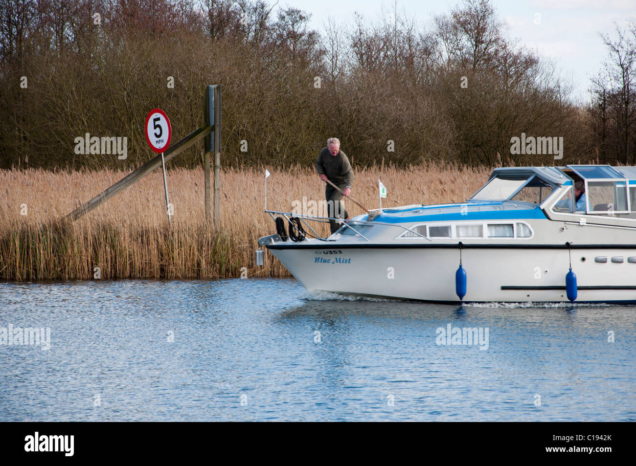 4mph 5mph velocità segni limite su Norfolk Broads Foto Stock