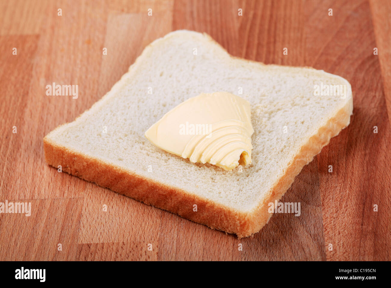 Fetta di pane bianco e un po' di burro Foto Stock