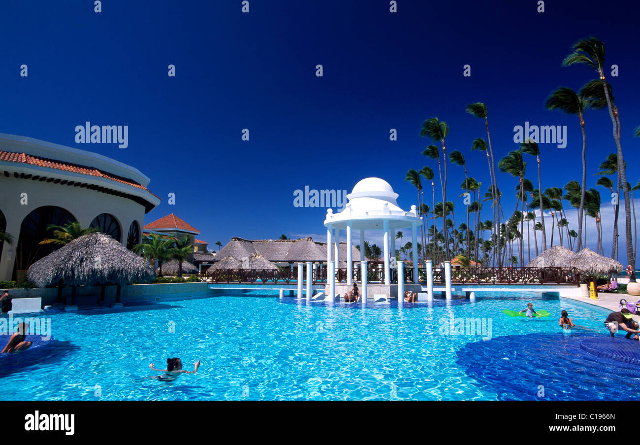 Piscina, Paradisus Palma Real Hotel in Playa Bavaro, Punta Cana, Repubblica Dominicana, dei Caraibi Foto Stock