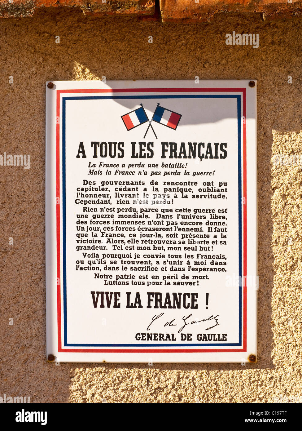 Placca in smalto proclamando il generale de Gaulle. Messaggio di guerra al popolo francese - Francia. Foto Stock