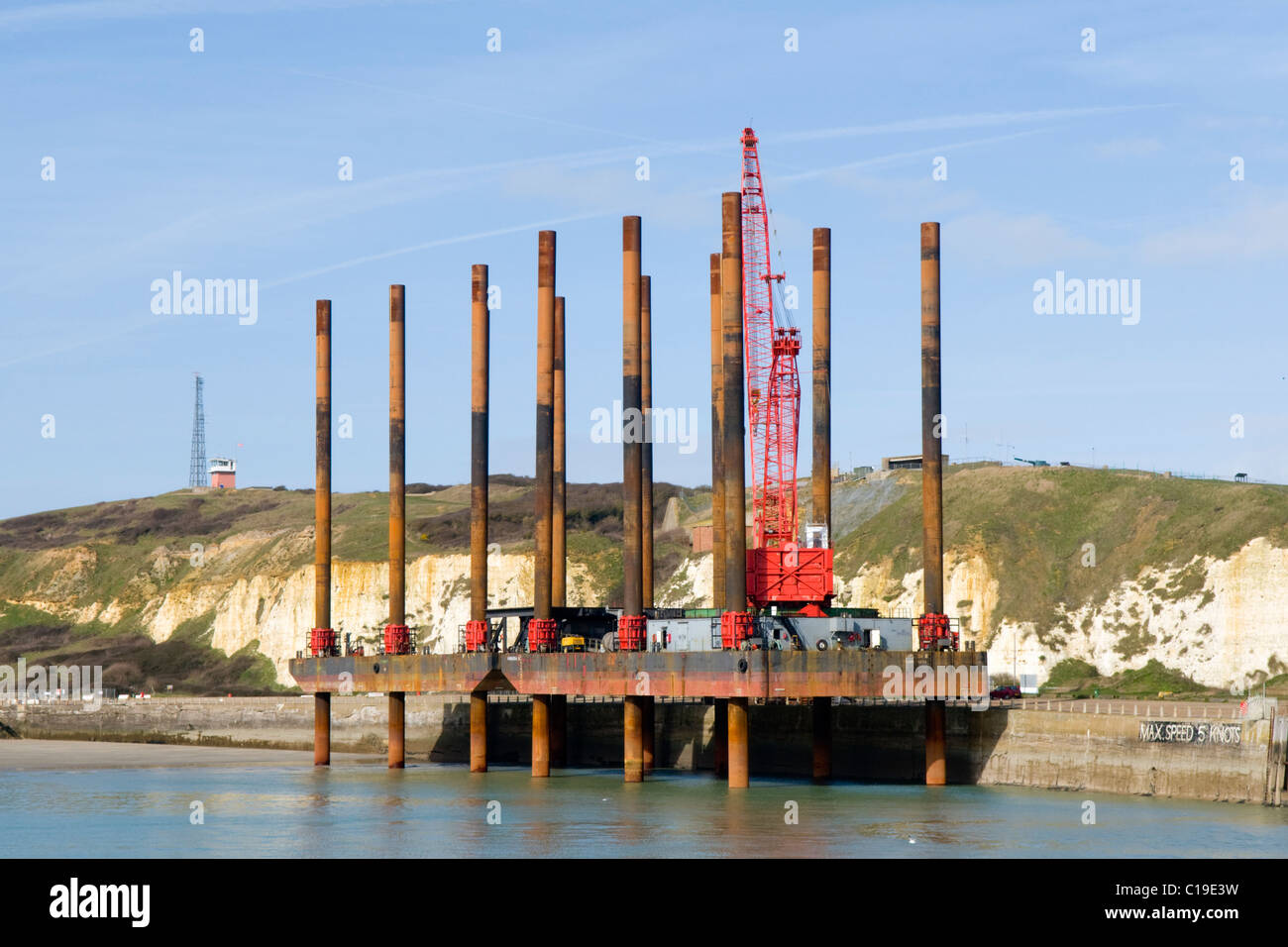 Karlissa-A e Karlissa-B jack-up chiatte in Newhaven Harbour Foto Stock