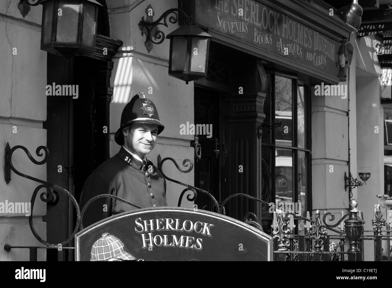 Il Sherlock Holmes Public House di Londra Inghilterra in bianco e nero Foto Stock