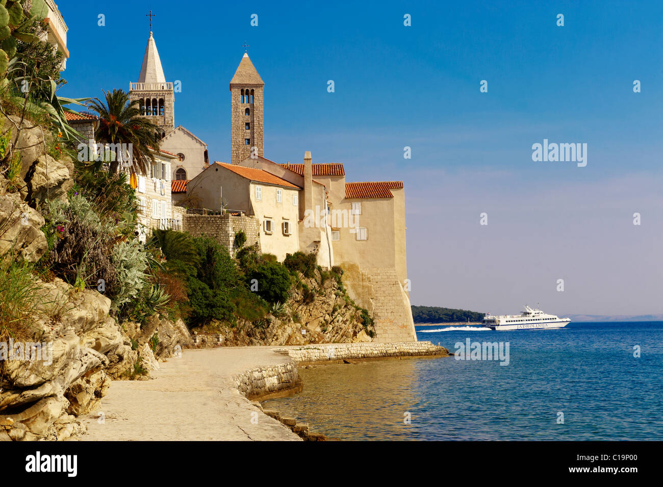La città medievale e scogliere Rab. Isola di Rab, Craotia Foto Stock