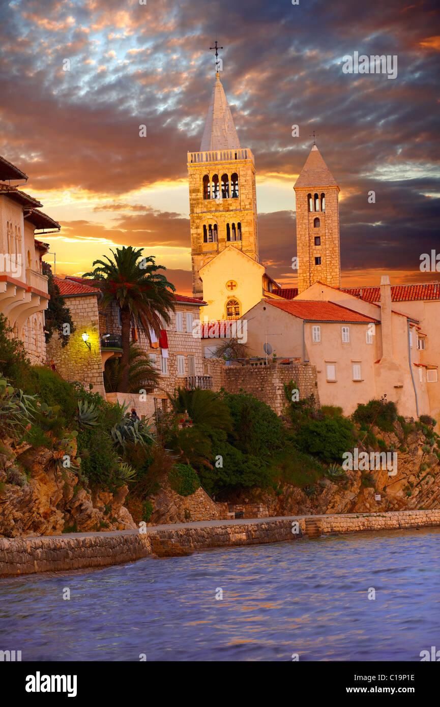 La città medievale e scogliere Rab. Isola di Rab, Craotia Foto Stock