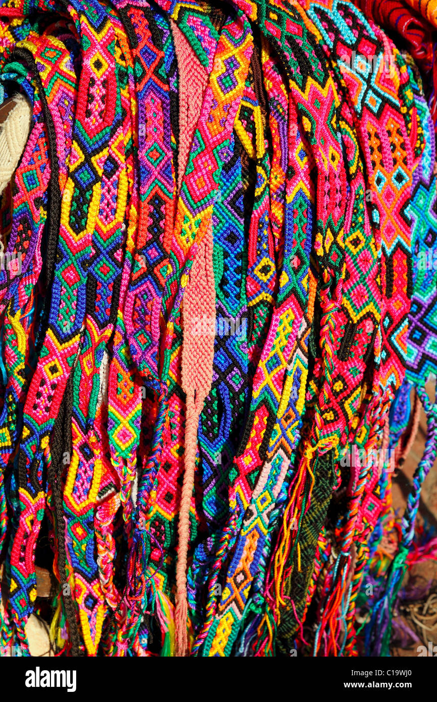 In Chiapas artigianato cinghie e braccialetti colorati Foto Stock