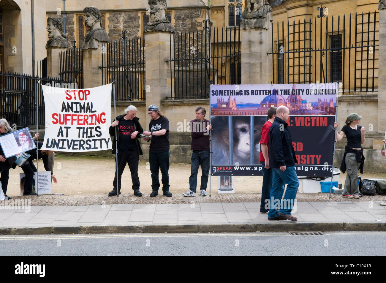Attivisti per i Diritti degli Animali di campagna elettorale in Oxford Foto Stock