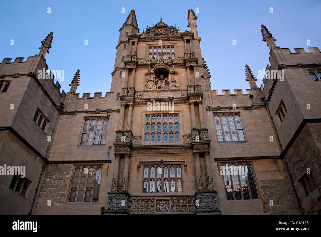 Ingresso della biblioteca Bodleian Library / Bodley dell'Università di Oxford, Oxfordshire, England, Regno Unito Foto Stock
