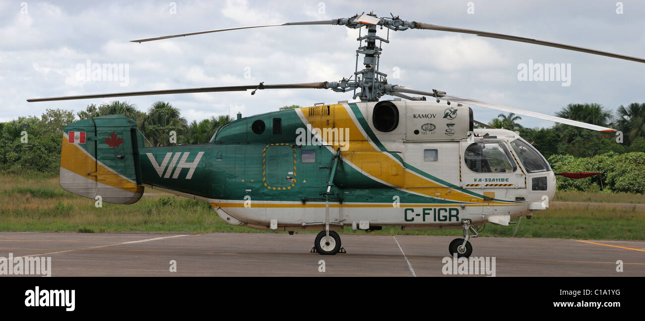 Elicottero Kamov costruttore russo 32 grande rotore contatore carico lame rotanti Foto Stock