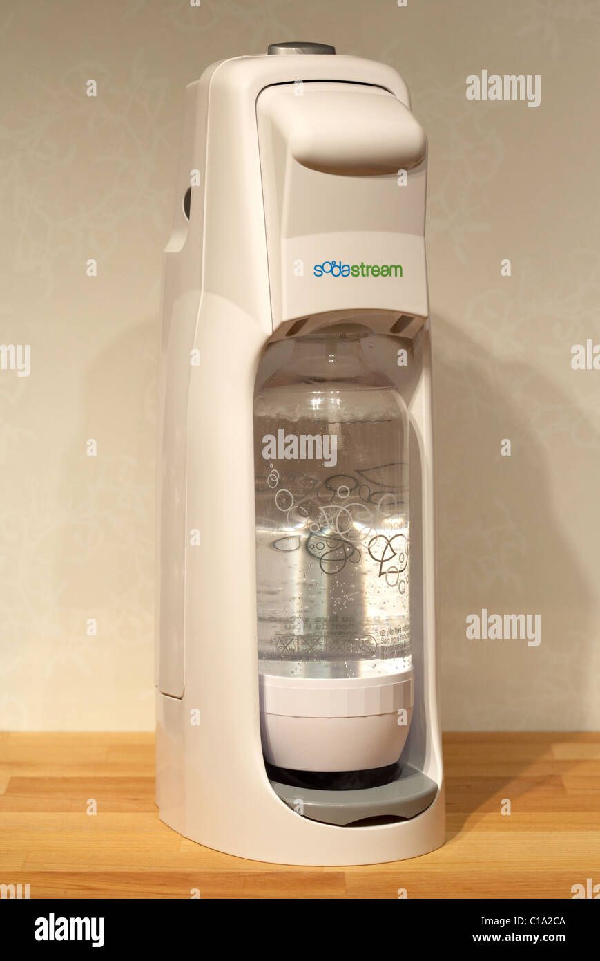 Acqua gassata in sodastream home bevande analcoliche gassate maker equivalente moderno del retrò degli anni settanta icona Foto Stock