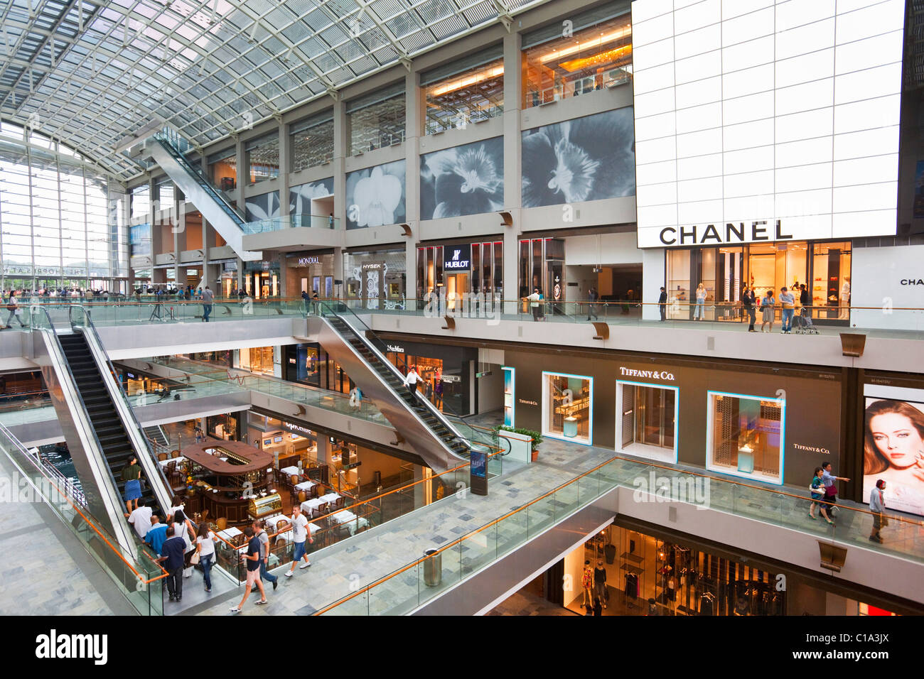 Il Shoppes at Marina Bay Sands - un centro commerciale per lo shopping al Marina Bay Sands Hotel & Casino complessa, Singapore Foto Stock