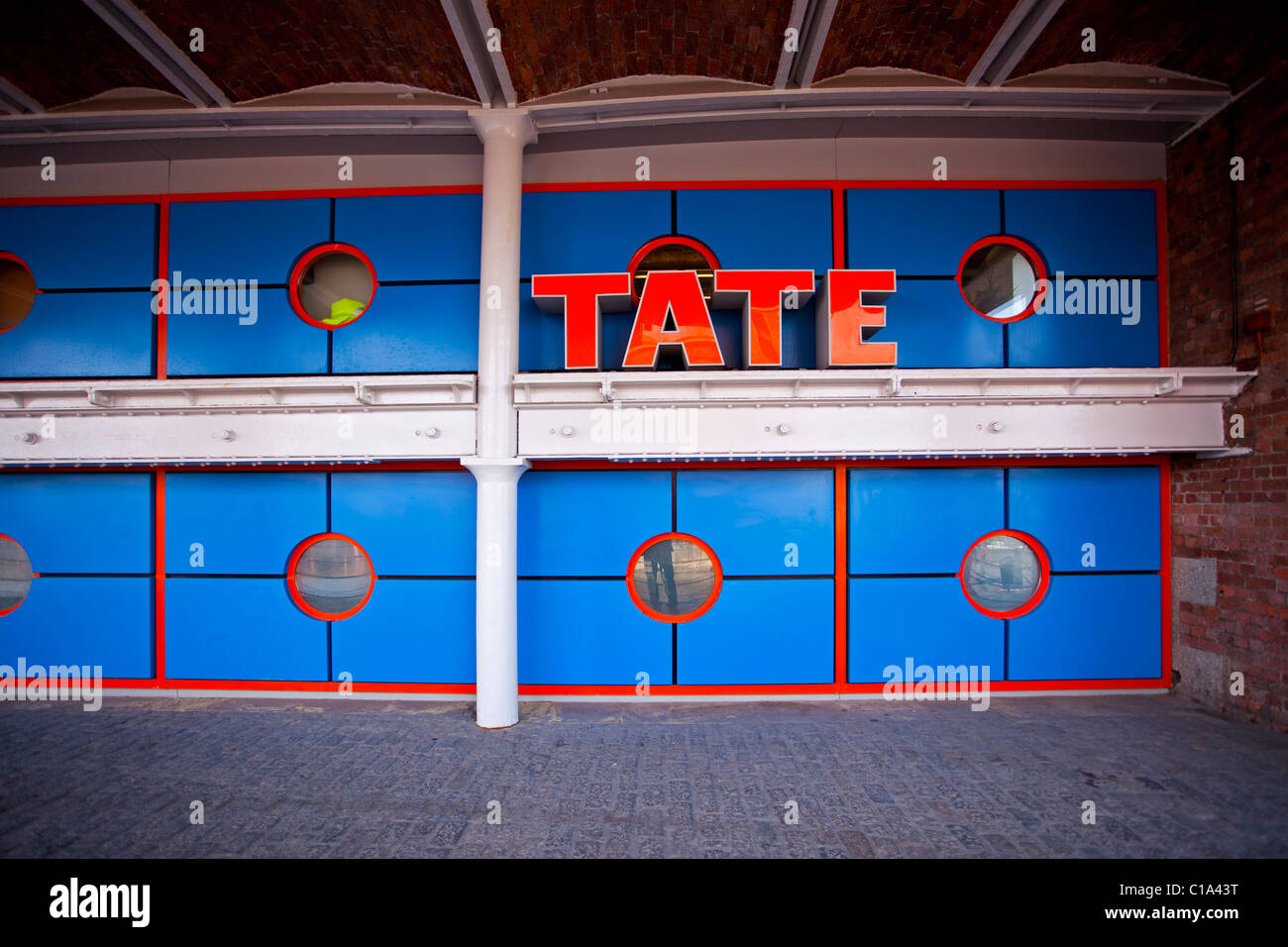 Il segno per la Tate Gallery di Liverpool Merseyside Regno Unito Foto Stock