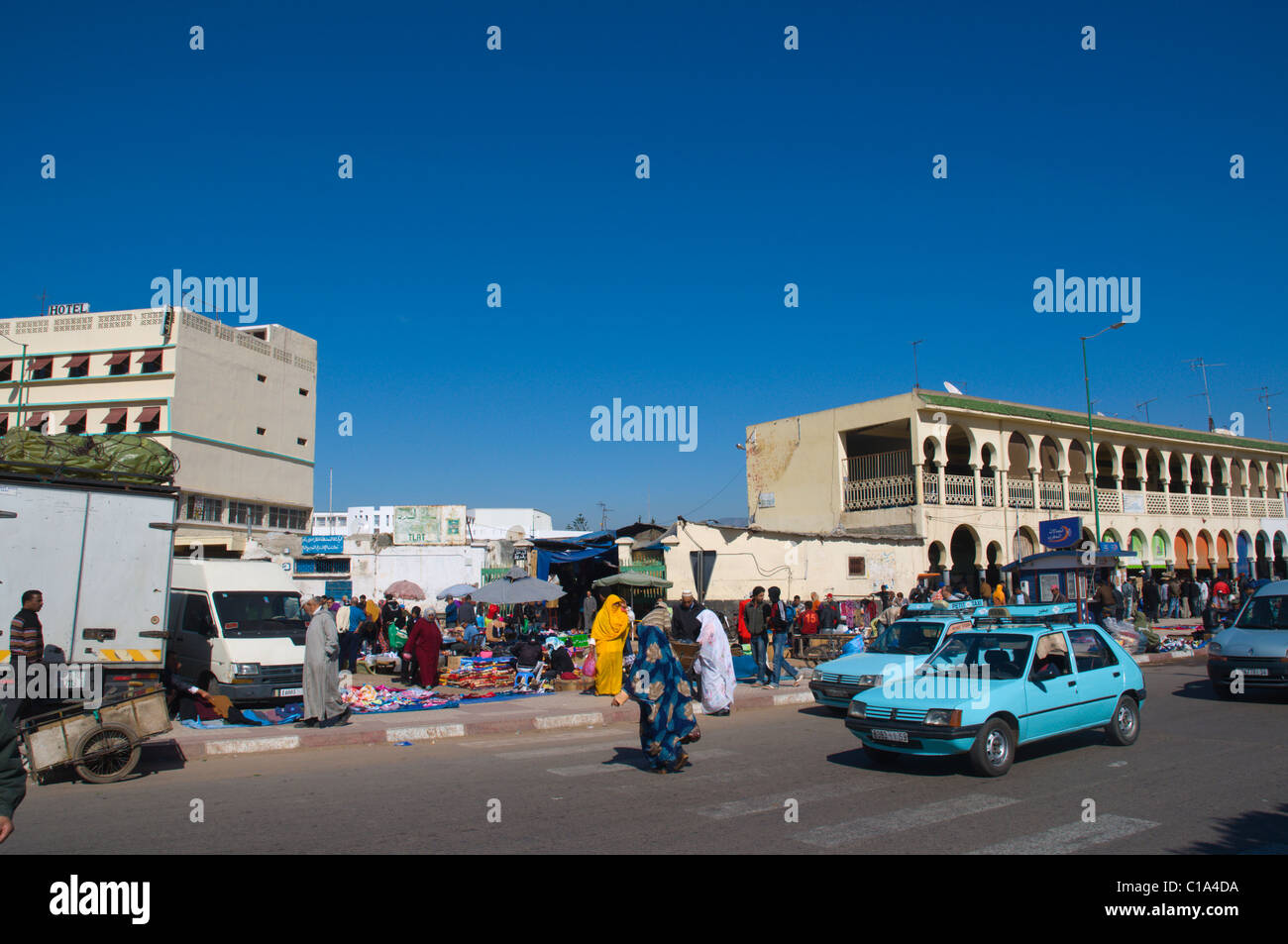 Souq il mercato principale su occupato il sabato pomeriggio Inezgane cittadina nei pressi di Agadir il Souss Marocco del Sud Africa Foto Stock