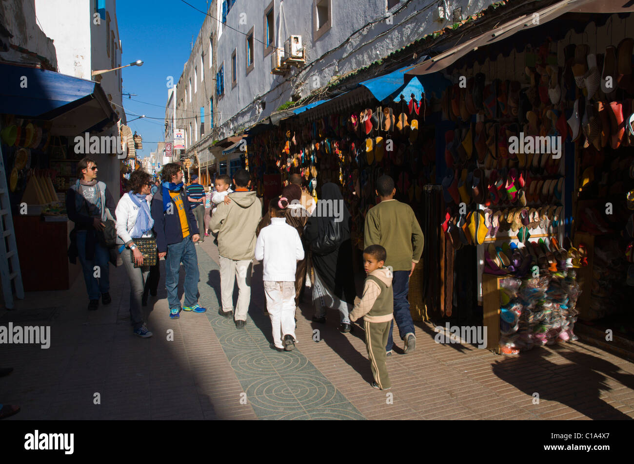 Street nella Medina della città vecchia centrale di essaouira marocco Africa settentrionale Foto Stock