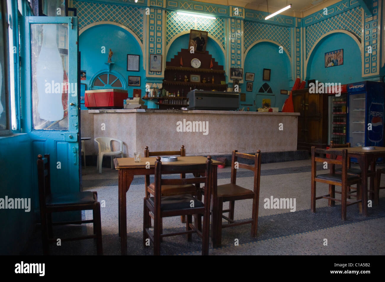 Il Cafe de France interno Medina la città vecchia centrale di essaouira marocco Africa settentrionale Foto Stock