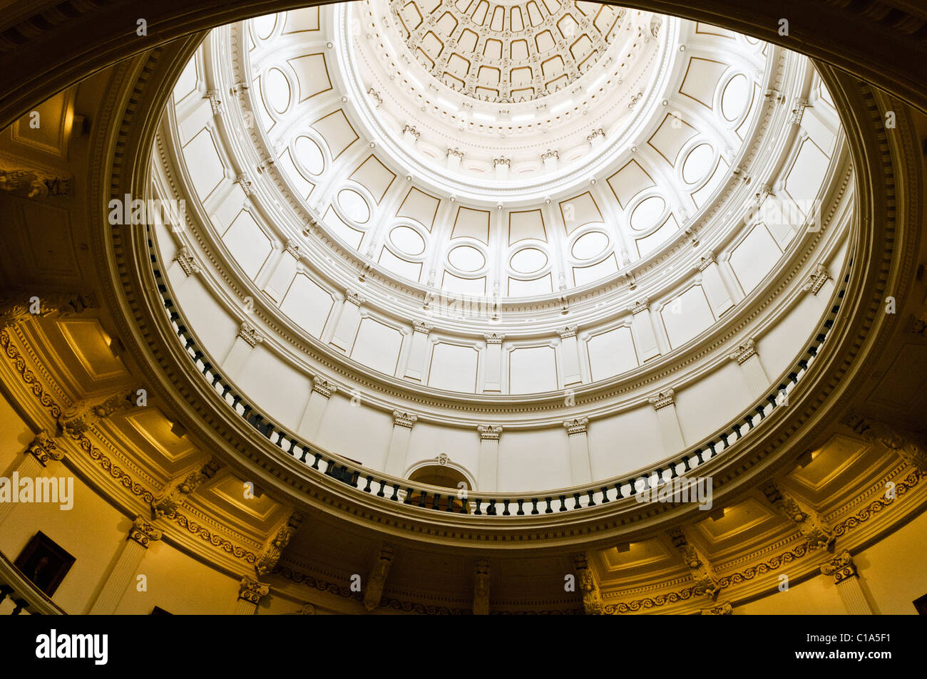 AUSTIN, Texas - La cupola interna del Texas State Capitol Building nel centro di Austin, Texas. La cupola rende il Texas State Capitol Building il più alto dello stato capitols e il solo edificio legislativo più alte nel paese è la U.S. Capitol a Washington DC. Foto Stock