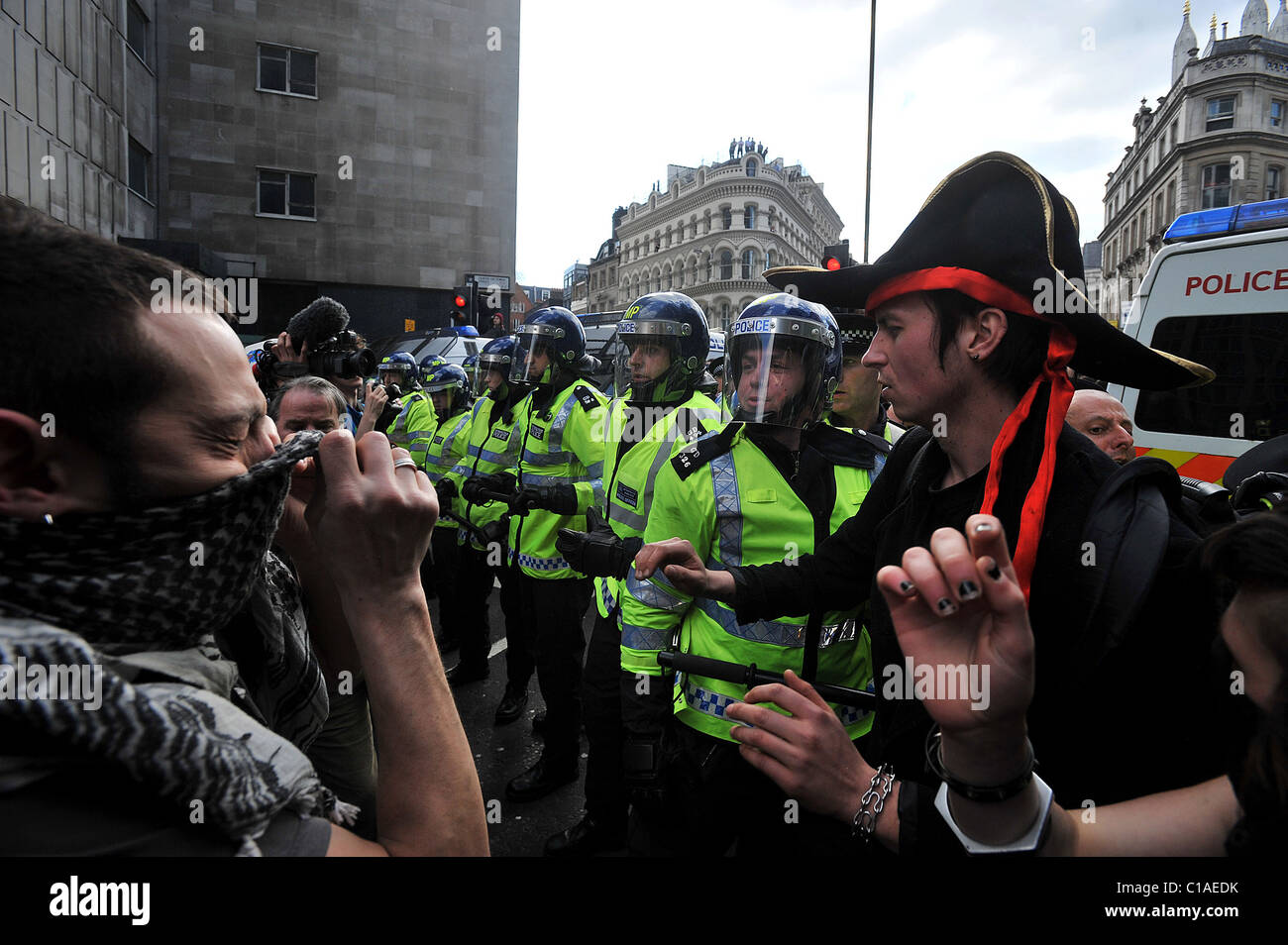 I manifestanti si riuniranno presso la banca di Inghilterra alla vigilia del vertice del G20. Londra, Inghilterra - 01.04.09 : Foto Stock