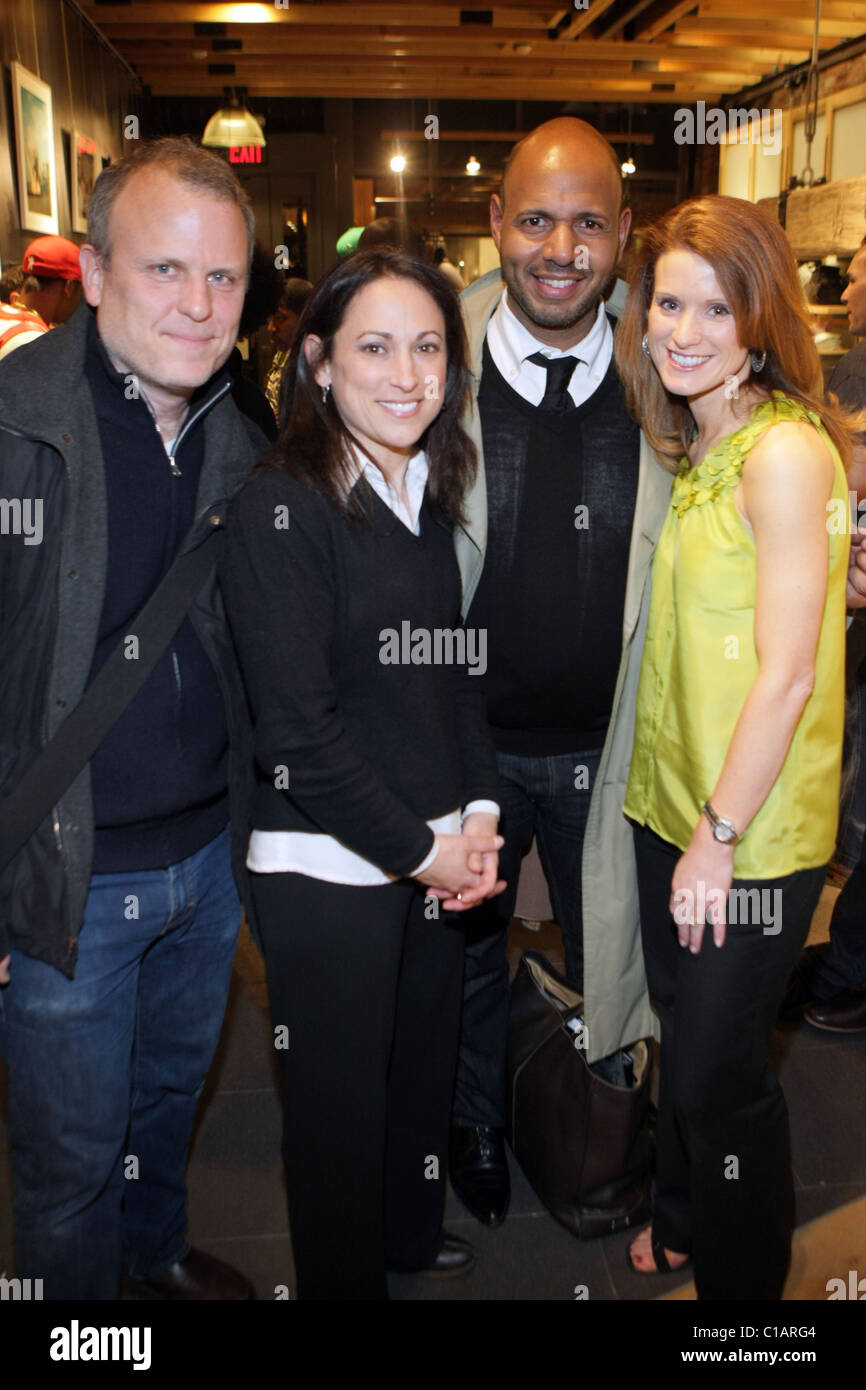 Daniel Potenza, Jenny Billings, Emil Welbekin e Teresa Palermo frequentare  la Timberland l'apertura di un nuovo negozio in Soho dotato di un Foto  stock - Alamy