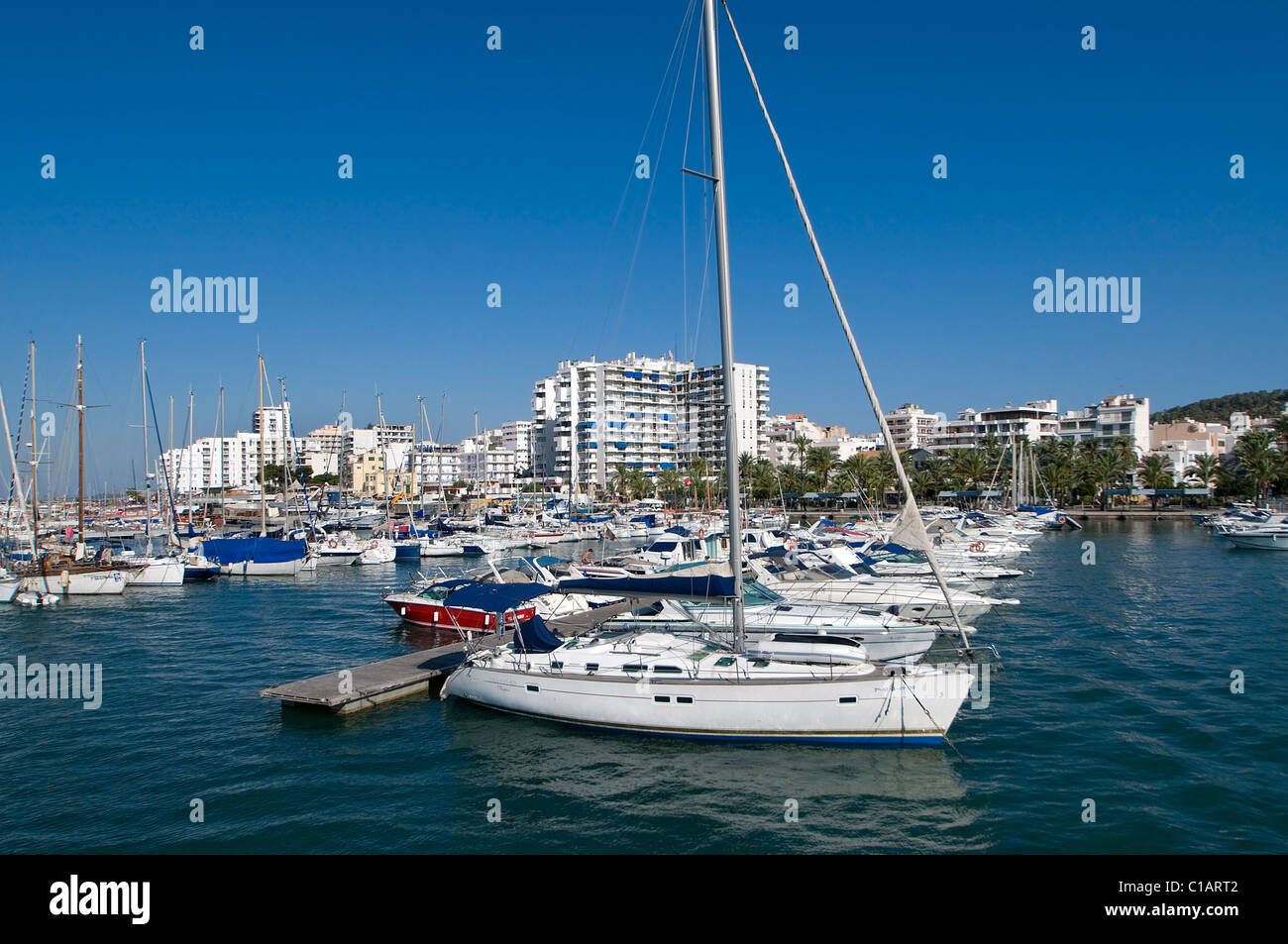 Barche nel porto di San Antonio, Ibiza, Isole Baleari, Spagna Foto Stock