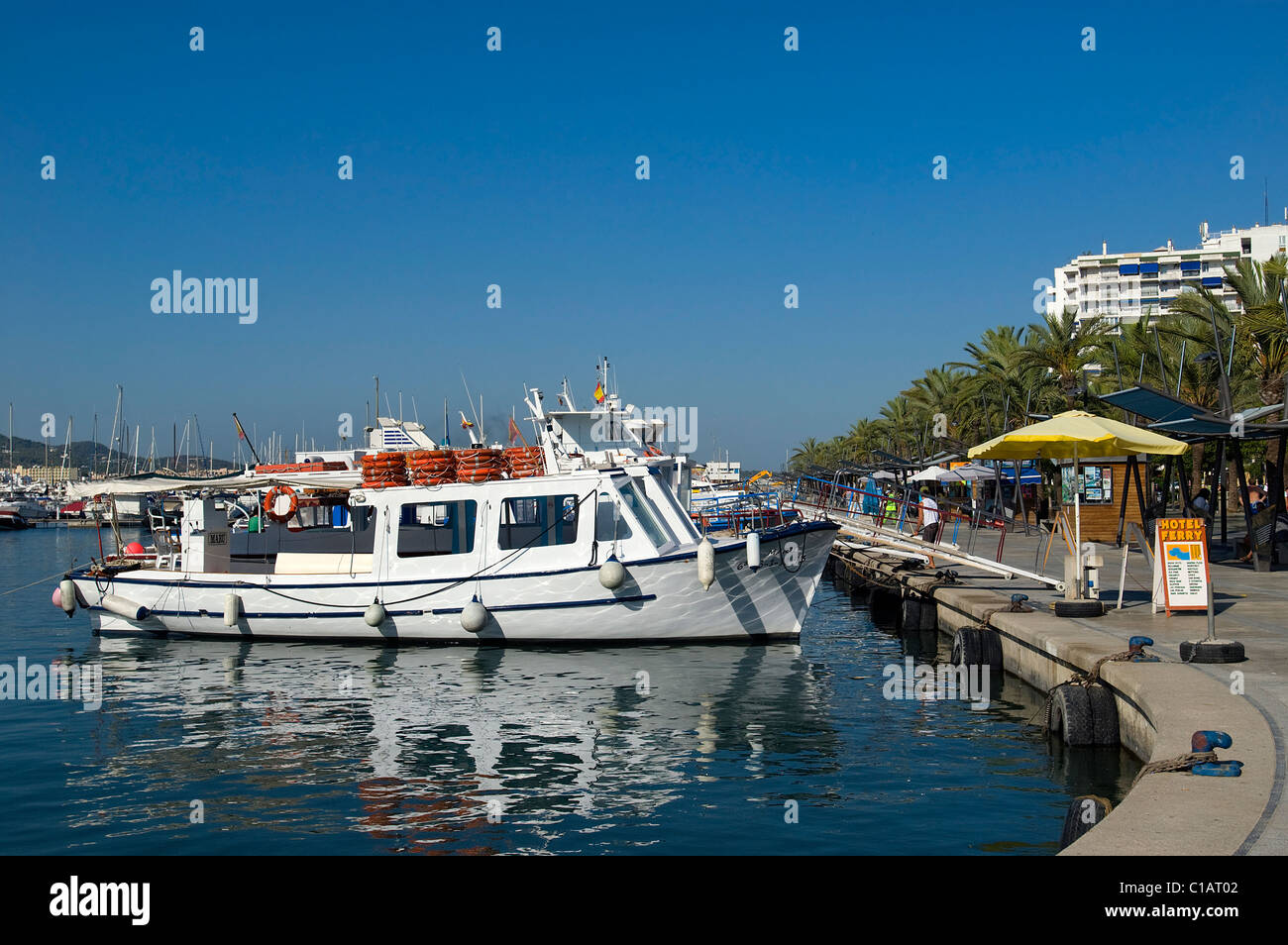 Barche nel porto di San Antonio, Ibiza, Isole Baleari, Spagna Foto Stock