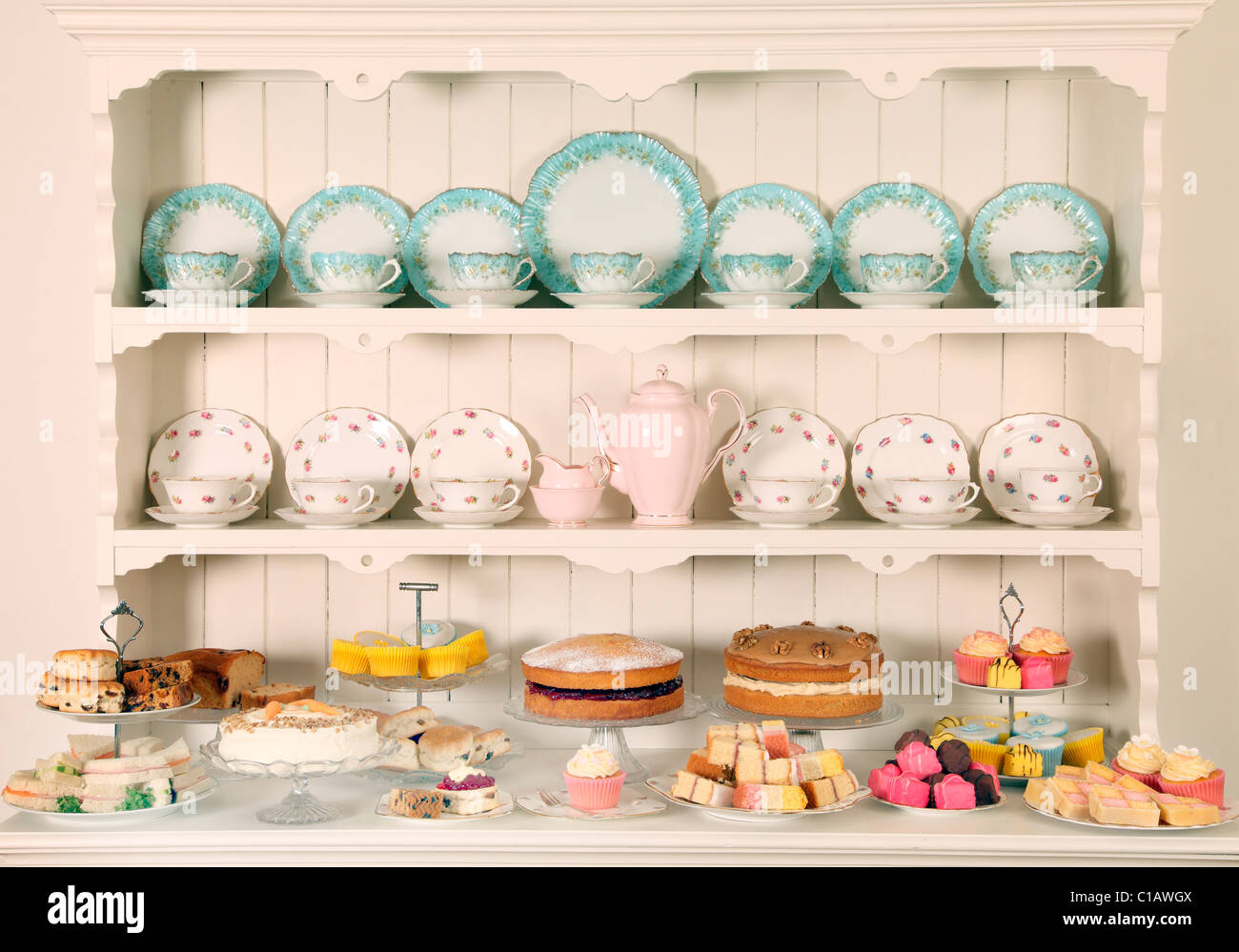 VINTAGE CINA TEACUPS con torte Foto Stock