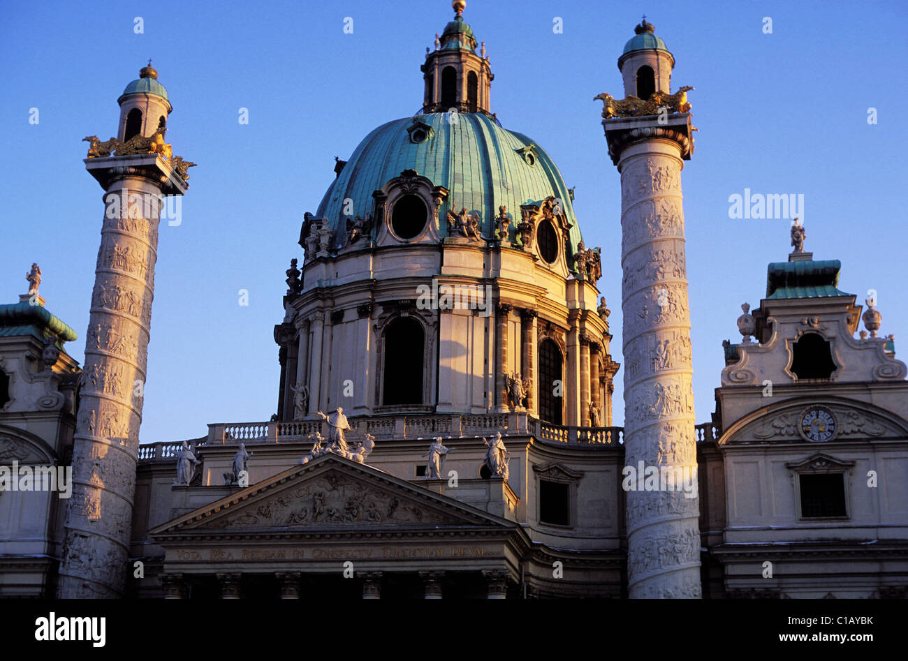 In Austria, a Vienna, San Carlo Borromeo chiesa (Karlskirche) Foto Stock