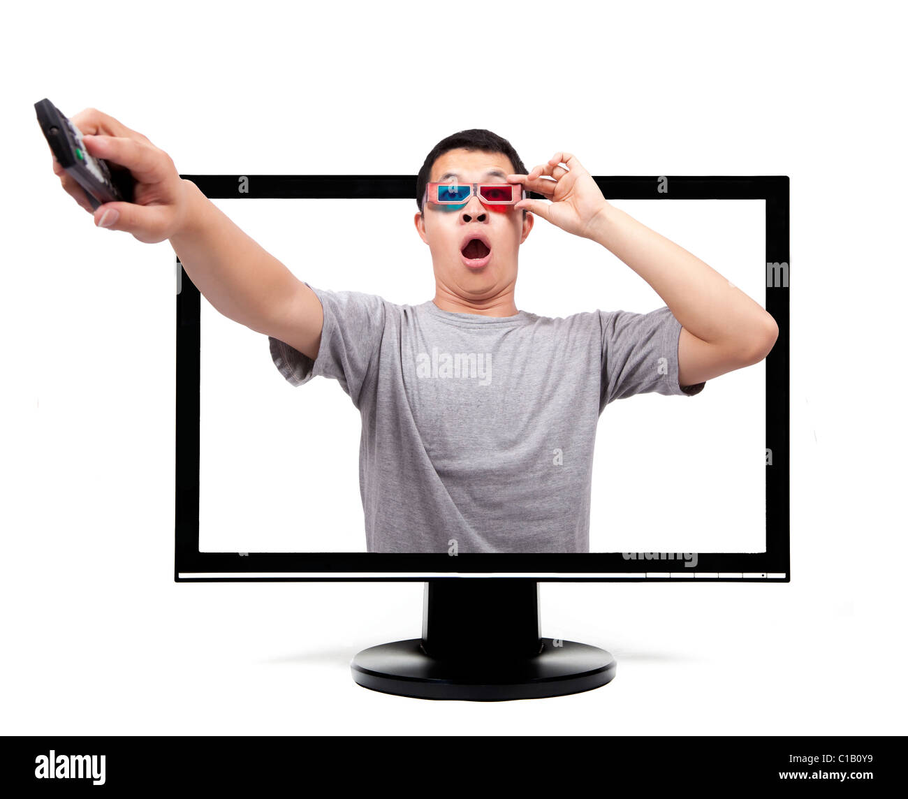 Sorpreso l uomo con gli occhiali 3D per guardare la TV o monitor Foto stock  - Alamy