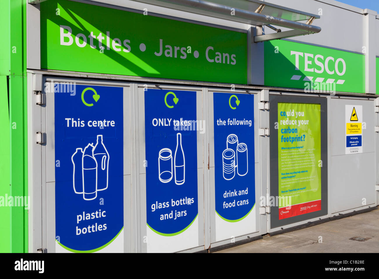 Area di riciclaggio in un locale supermercato Tesco carpark Inghilterra GB UK EU Europe Foto Stock