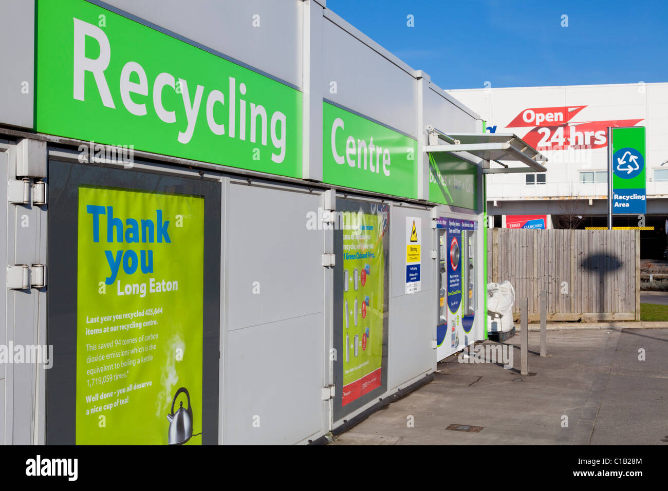 Area di riciclaggio in un supermercato locale carpark Inghilterra GB UK EU Europe Foto Stock