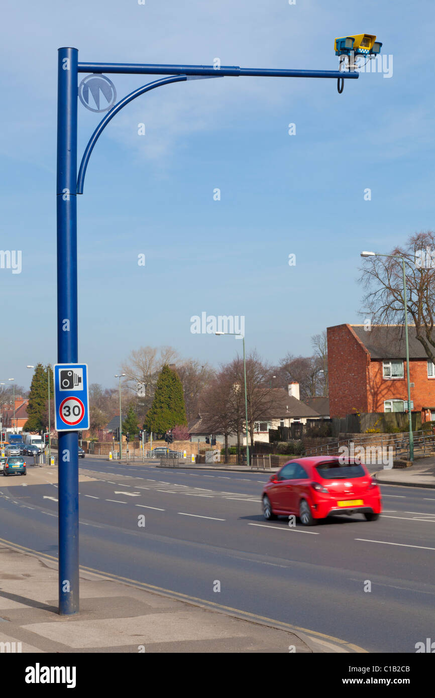 Velocità media fotocamera sul Nottingham Ring Road con 30mph segni Nottinghamshire Inghilterra GB UK EU Europe Foto Stock