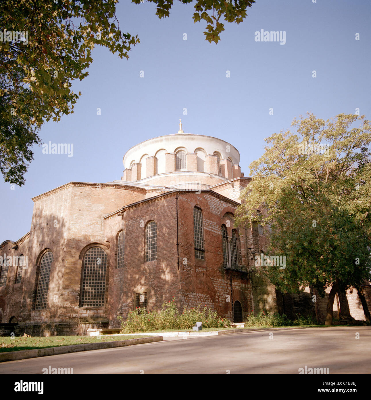 La chiesa bizantina di Haghia Eirene nel primo cortile di Palazzo Topkapi ad Istanbul in Turchia. Foto Stock