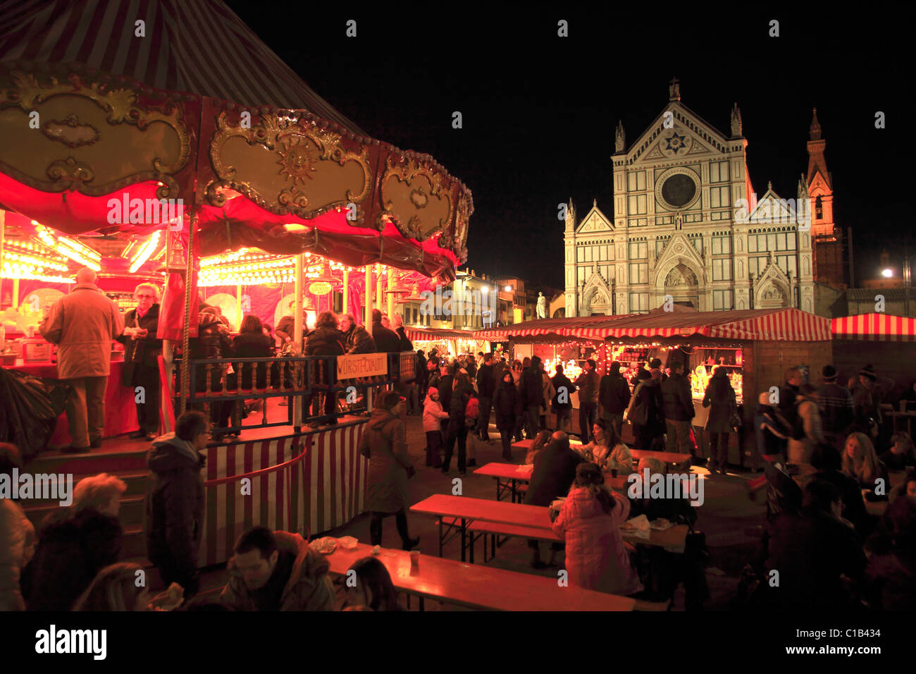 Mercatino di Natale in piazza Santa Croce, Firenze,Toscana, Italia, Europa  Foto stock - Alamy