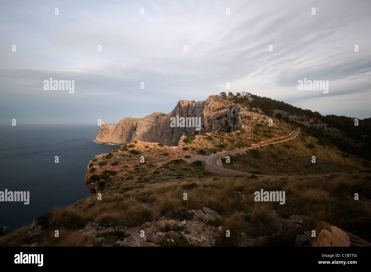 Lettera vvisualizza da punta tomas a Cap de formentor con faro, Mallorca, Spagna Foto Stock