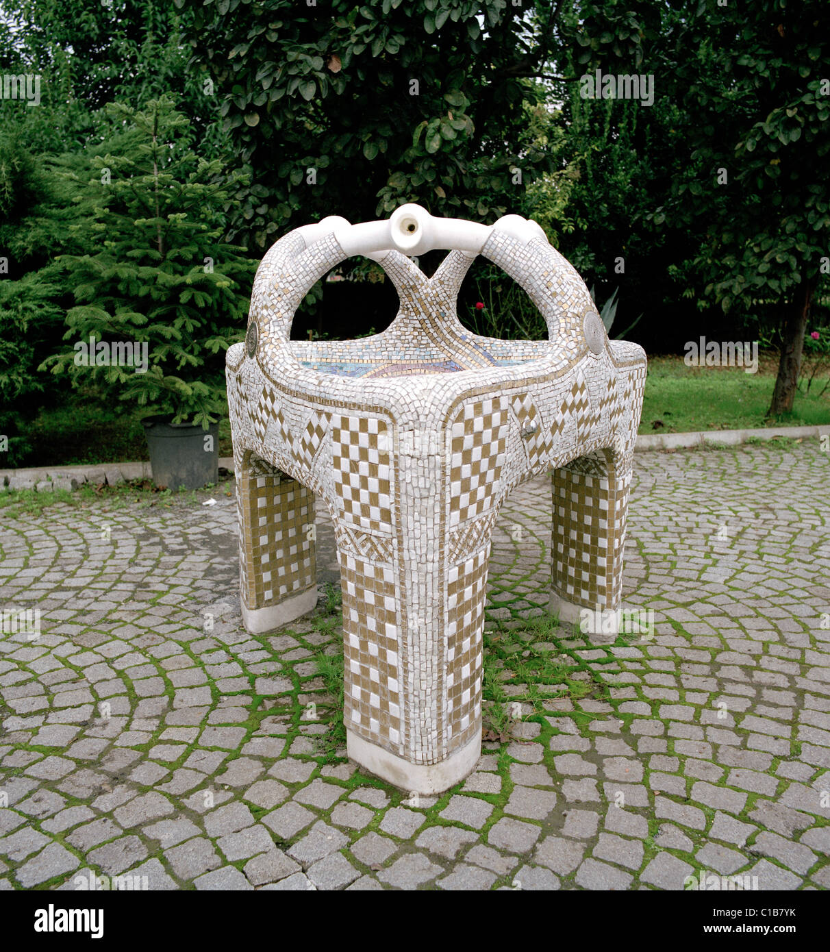 Mosaico fontana di acqua a Stephen di Bulgars in Fener ad Istanbul in Turchia. Foto Stock