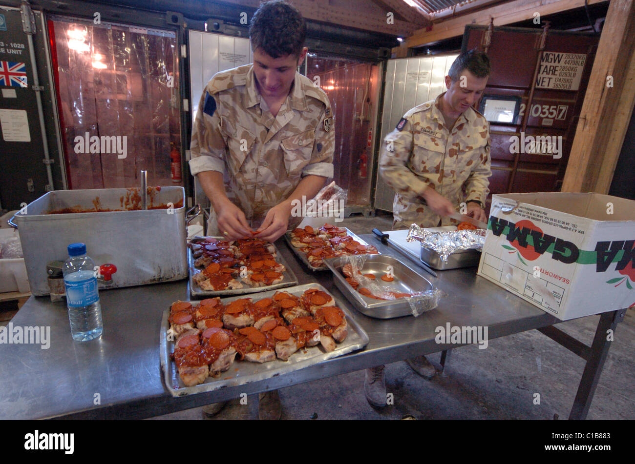 Un esercito marche sul suo stomaco e per mantenere il morale ed è importante che il cibo è buono. Foto Stock